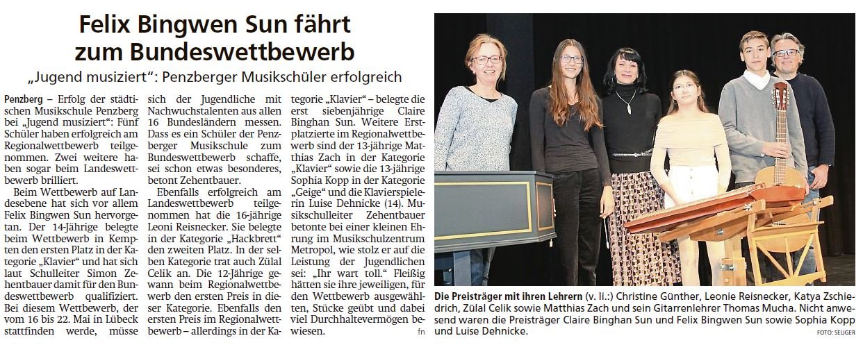 Teilnehmer von "Jugend musiziert" und ihre Musikschullehrer